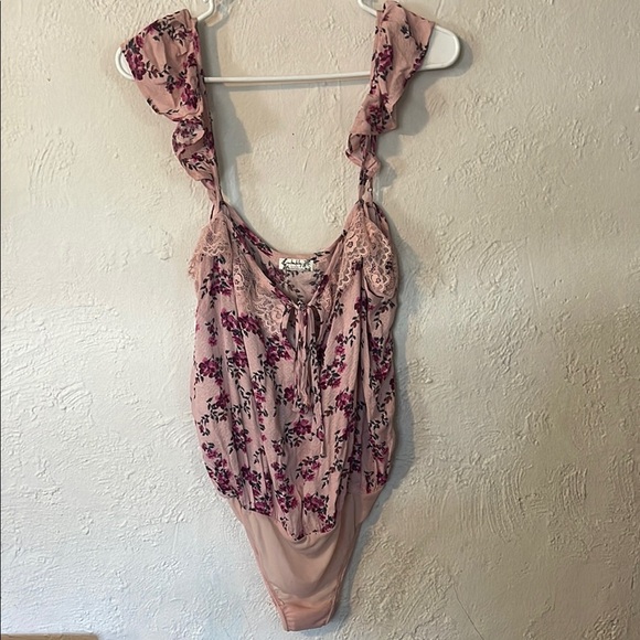 FREE PEOPLE Floral Pink Lace-Trimmed Bodysuit - Picture 1 of 7
